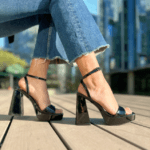 Sandalia Plataforma Negro Taco Bratz