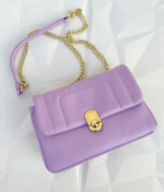 Cartera Crossbody Lila Cadena Y Broche Dorado