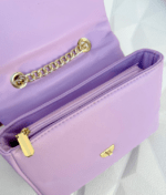 Cartera Crossbody Lila Cadena Y Broche Dorado - Imagen 2