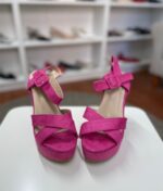 Sandalia Plataforma Fucsia Hebilla (Horma Chica) - Imagen 2