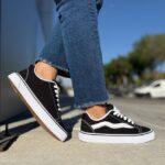 Zapatilla Urbana V Negra Linea Blanca