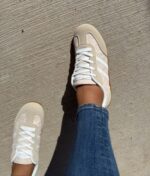 Zapatilla Beige Lineas Blancas - Imagen 2