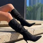 Bota Negra Arrugada En Punta  8 Cm