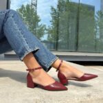 Zapato Taco Bajo Vino 2.5 Cm